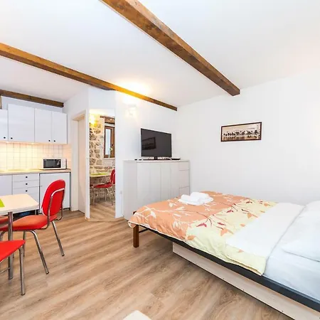 First Vestibul Apartman Split