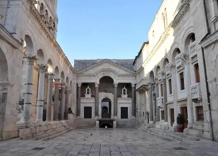 Apartment First Vestibul *