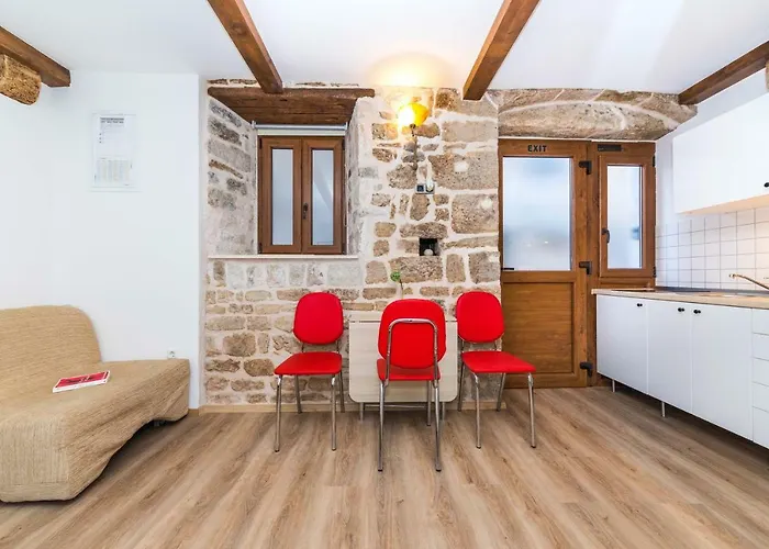 First Vestibul Apartament Split