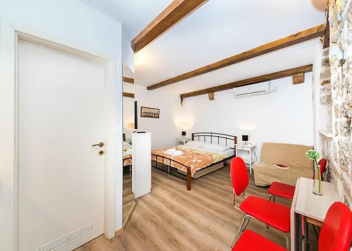 Apartment First Vestibul *