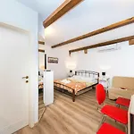 Apartment First Vestibul, Heart Of *